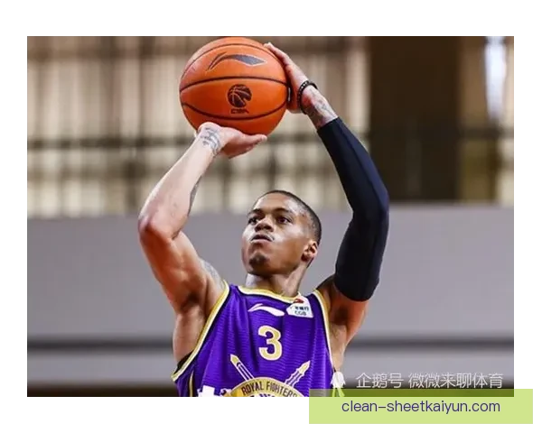 阿德耶米边路突破表现稳健，状态回暖引发关注