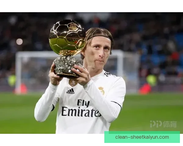 莫德里奇在全球足球中的影响力持续增强，展现出强大的领导力与出色表现。